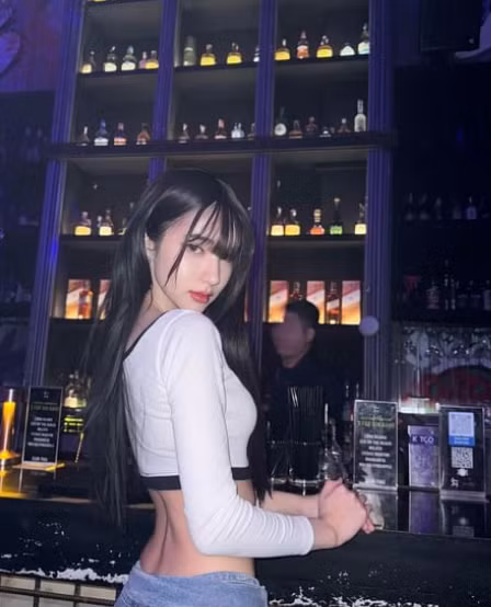 Dù là người chuyển giới nhưng Yoshi lại sở hữu nét đẹp tự nhiên, dịu dàng và giọng nói vô cùng nữ tính.