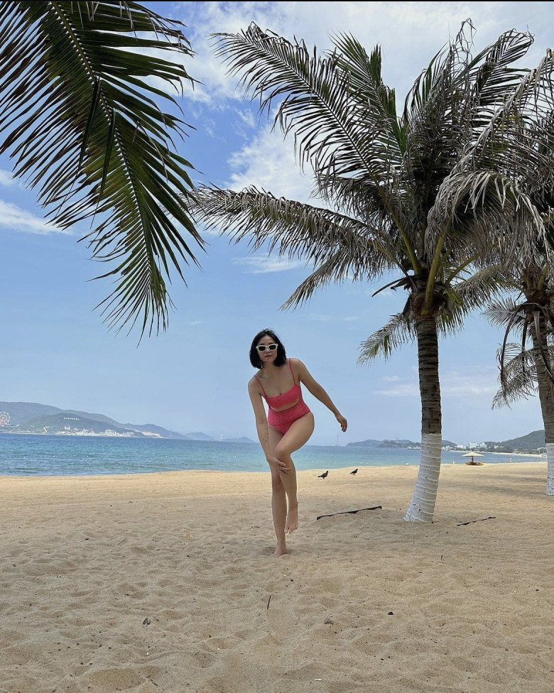 Thân hình của Salim được nhận xét đẹp khá chuẩn trong loạt khoảnh khắc diện đồ bơi.