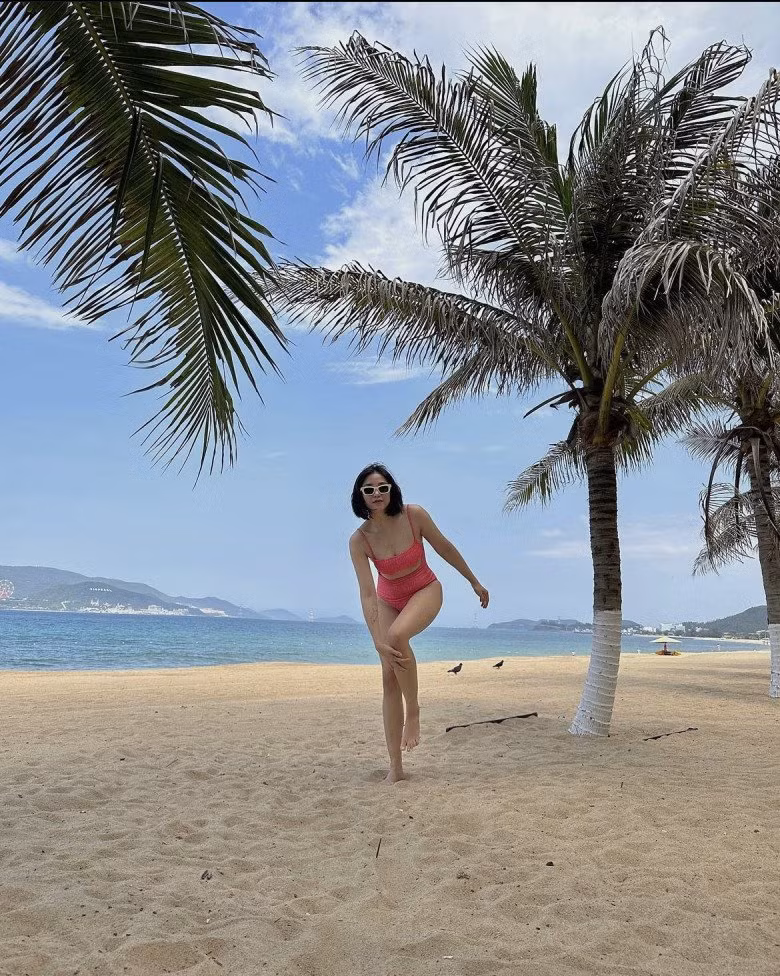 Thân hình của Salim được nhận xét đẹp khá chuẩn trong loạt khoảnh khắc diện đồ bơi.