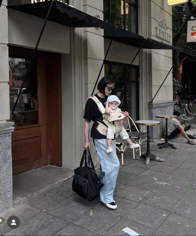 Từ khi có con, cuộc sống hôn nhân của Salim và chồng thiếu gia càng được người hâm mộ chú ý nhiều hơn.