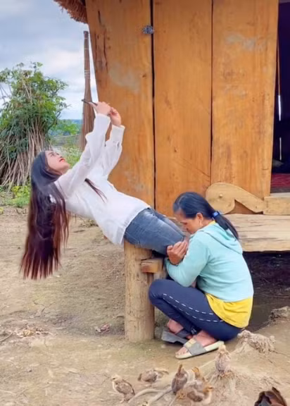 Trong suốt thời gian tham gia nền tảng TikTok, nàng "sơn nữ Ba Na" cũng nhiều lần bị ném đá vì những hình cảm bị đánh giá là phản cảm xuất hiện trong các video của mình.