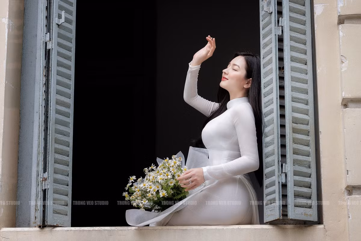 Lê Vũ Quỳnh Trâm, sinh năm 1995 là hot girl từng nổi tiếng nhờ hình ảnh diện áo dài đẹp ngất ngây.