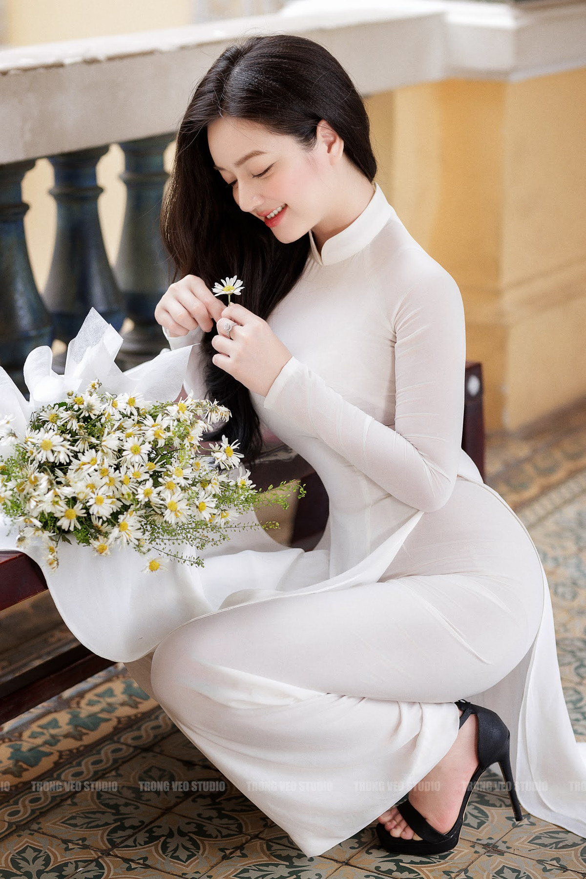 Được biết, cô nàng sở hữu chiều cao 1m65 cùng số đo 3 vòng ấn tượng: 85-63-90 (cm).