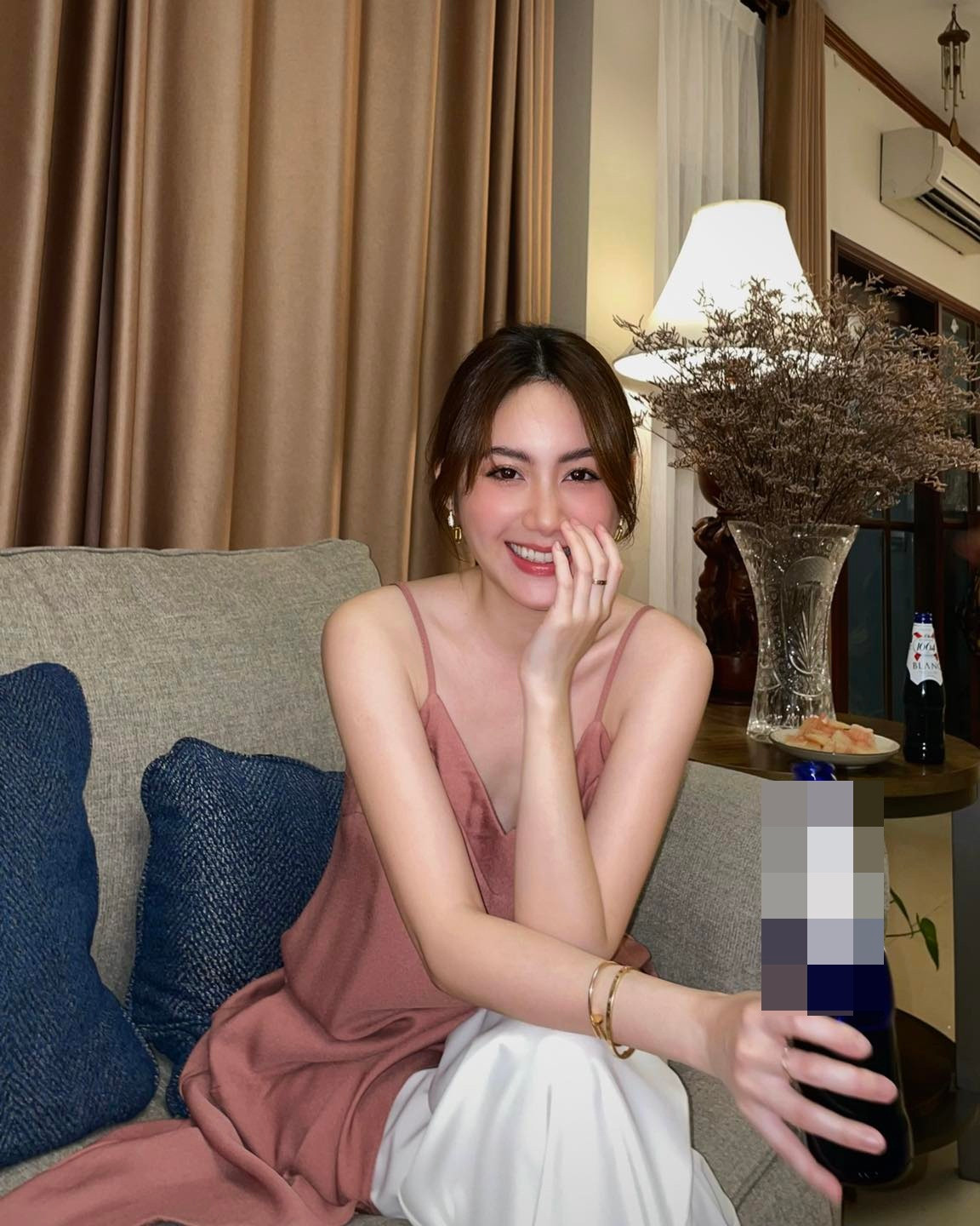 Người đẹp gốc Việt được đánh giá cao về gu thời trang hiện đại, thanh lịch.