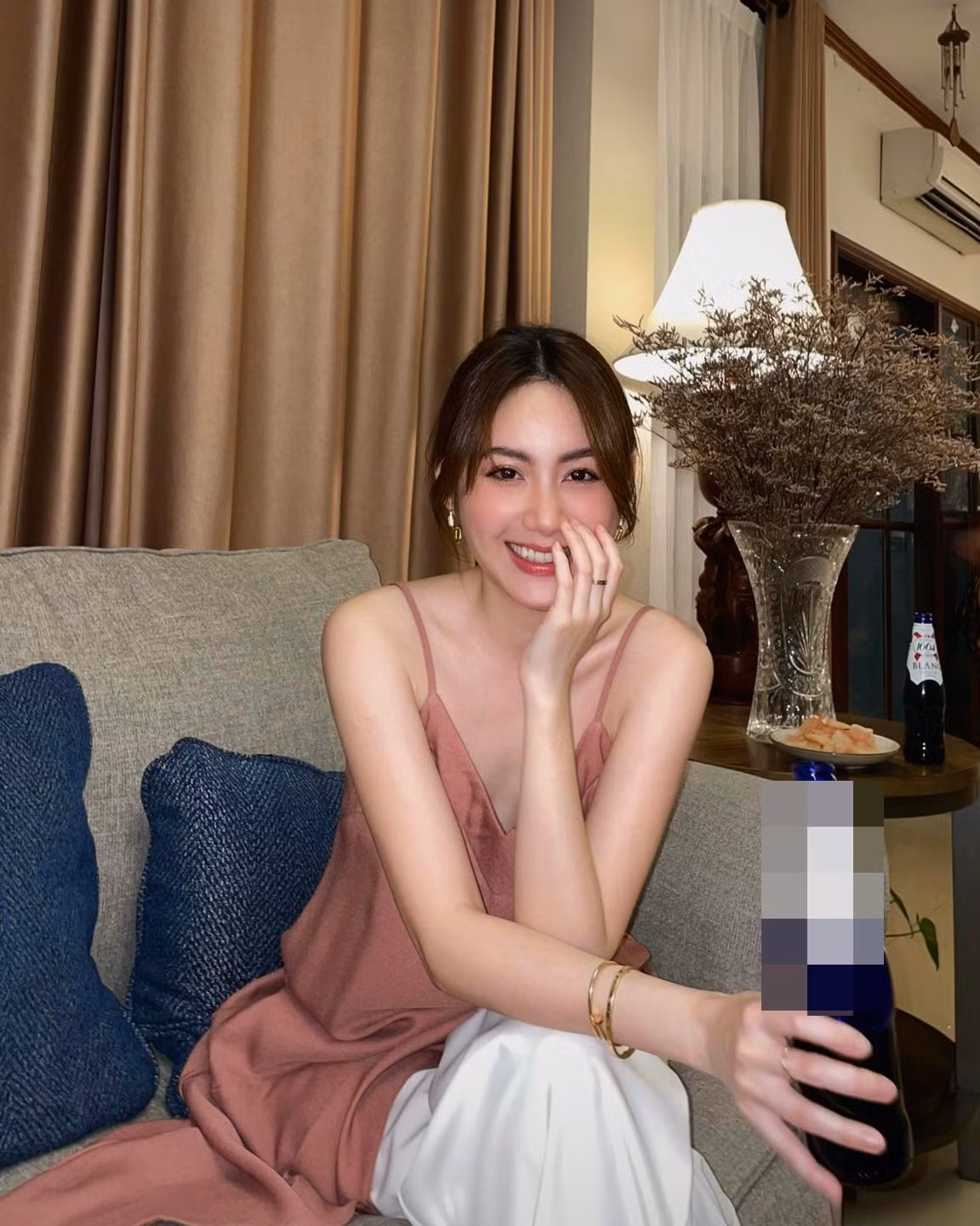 Người đẹp gốc Việt được đánh giá cao về gu thời trang hiện đại, thanh lịch.