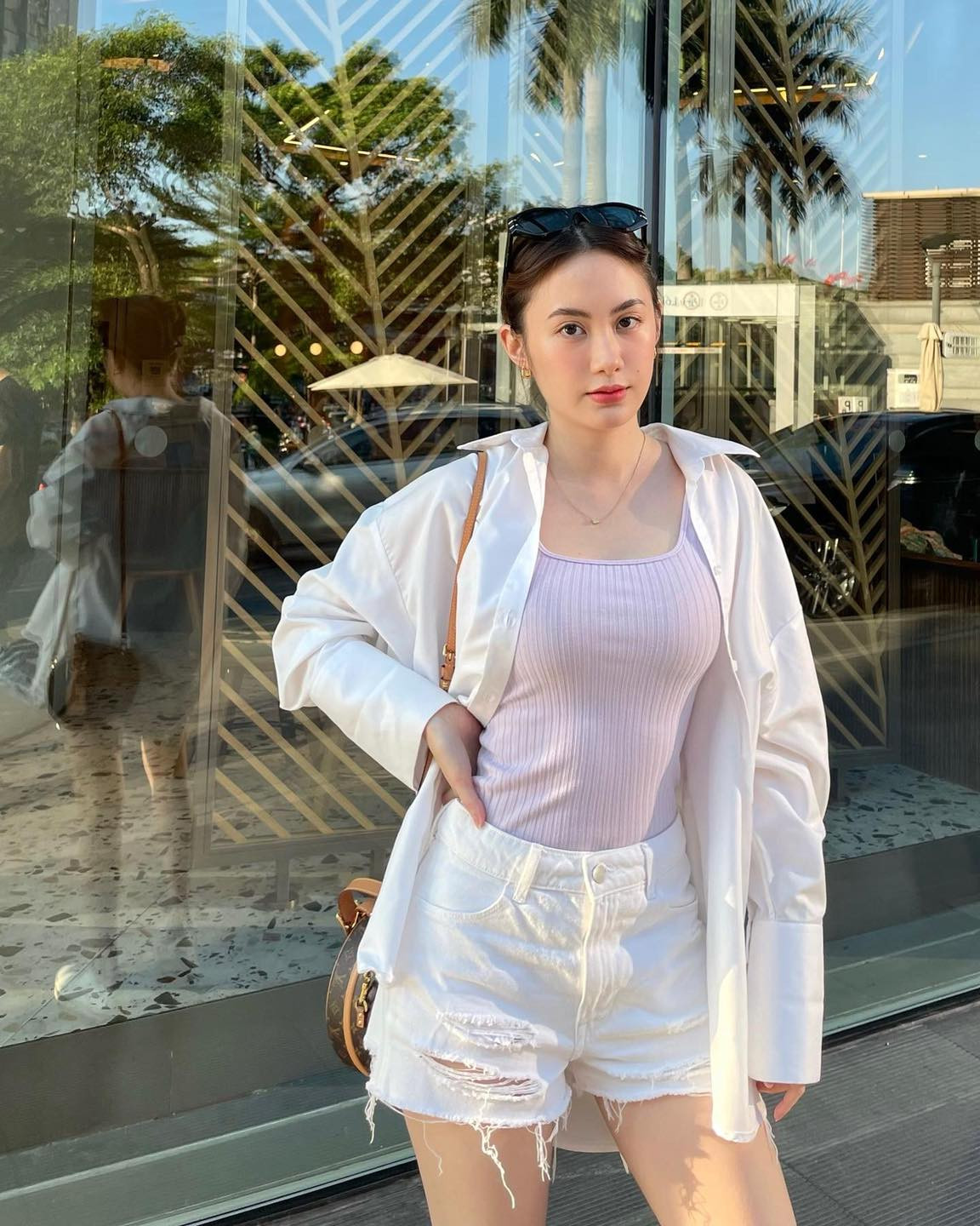 Sau khoảng thời gian dài tập trung phát triển sự nghiệp kinh doanh, Chichi Svl khiến cộng đồng mạng bất ngờ với hình ảnh trưởng thành, quyến rũ hơn.