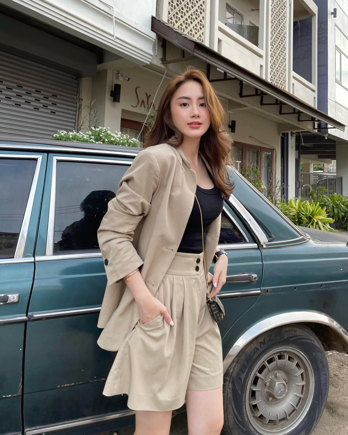 Hiện tại, người đẹp tích cực tham gia các hoạt động nghệ thuật và phát triển thương hiệu thời trang cá nhân tại thị trường Lào.