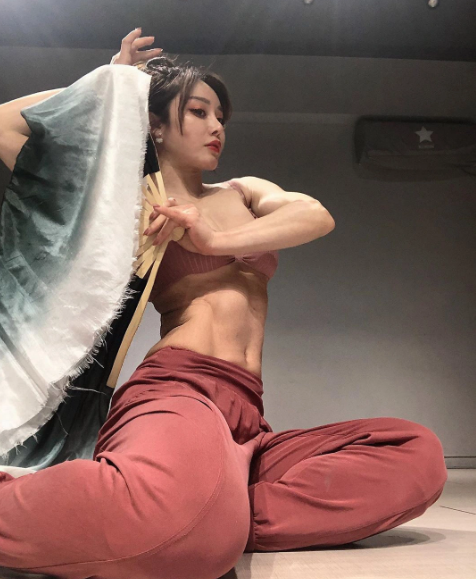 Đến thời điểm này, Yuan Herong vẫn chưa từ bỏ niềm đam mê võ thuật của mình.