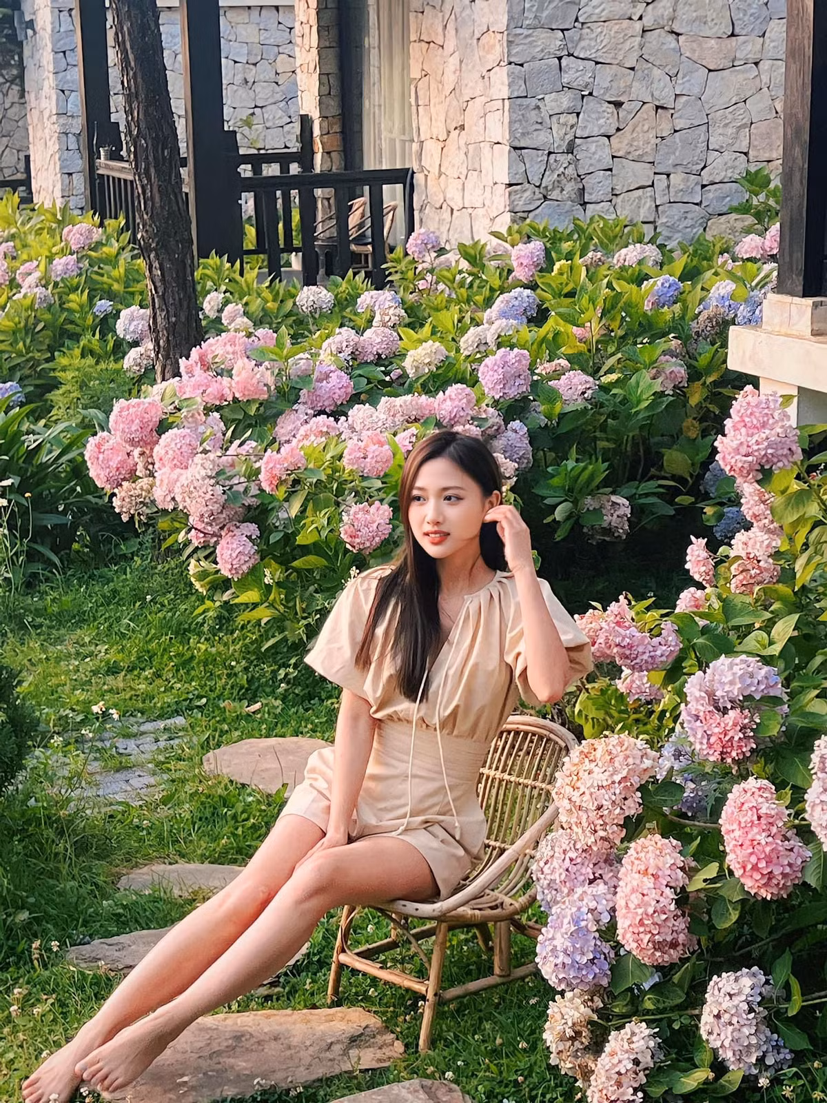 Thu Hương hiện đang là người mẫu ảnh, nữ MC và tham gia cộng tác một số chương trình cho VTV8.