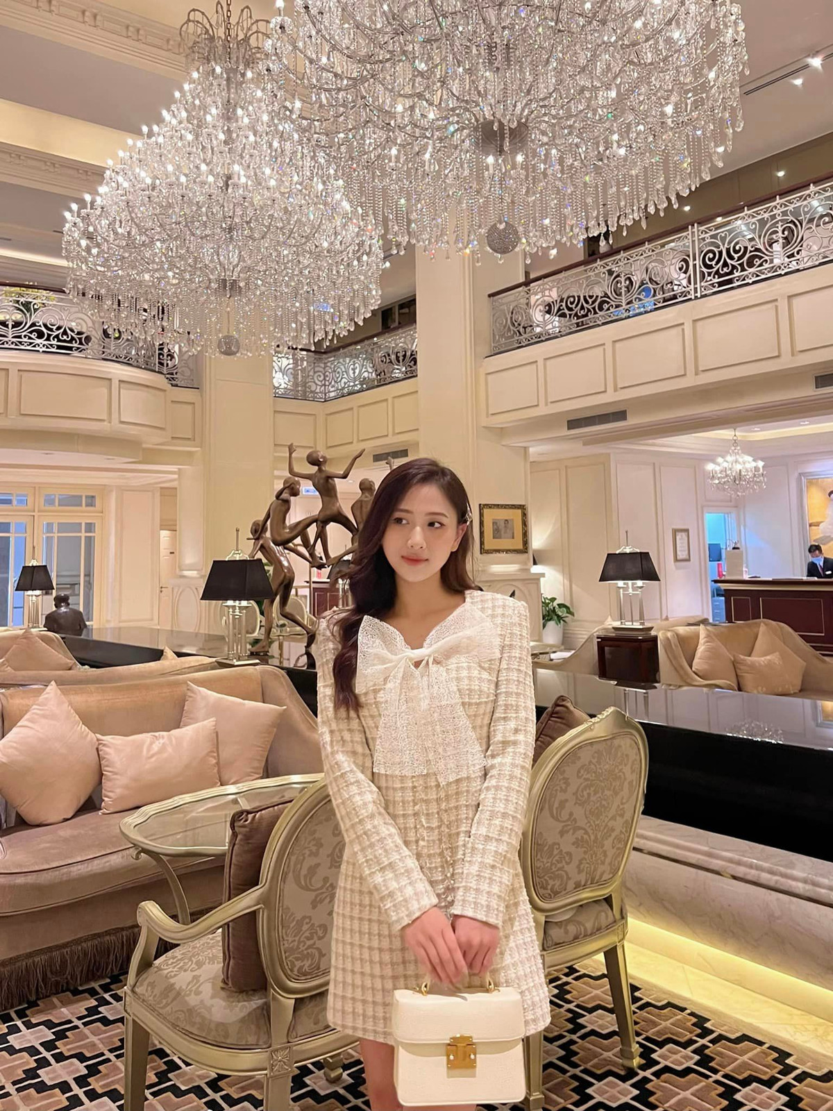 Nhờ sở hữu ngoại hình khả ái, cô từng đăng ký tham dự Miss &amp; Mister Hà Nội và đạt ngôi vị Hoa khôi Thanh lịch. Ảnh: FBNV, IGNV