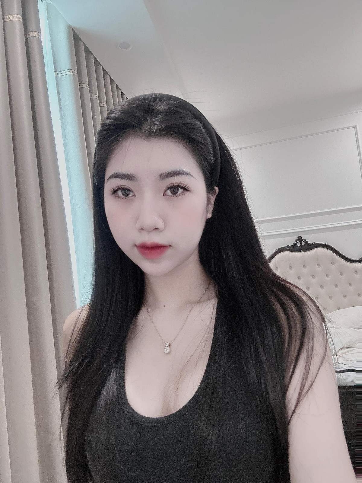 Có anh trai là cầu thủ nổi tiếng, Nguyễn Nụ cũng nhận được nhiều sự quan tâm.