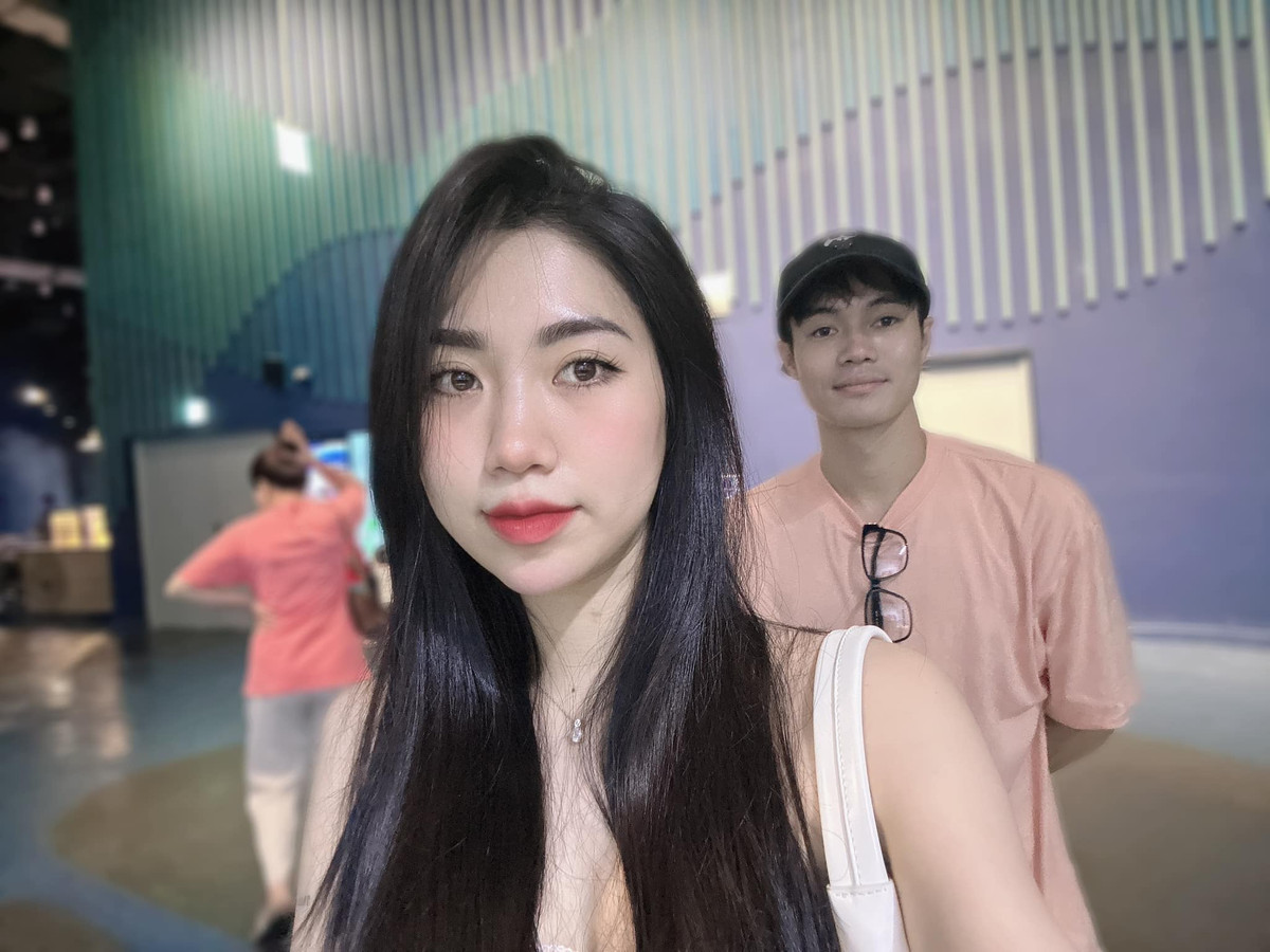 Em gái Văn Toàn đăng tải những hình ảnh trong lần đi chơi này đồng thời "flex" anh trai để tuyển chị dâu.