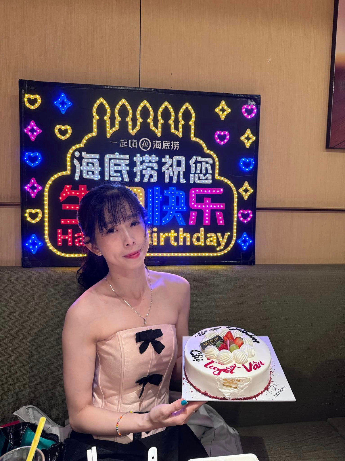 Sau khi đăng tải, những hình ảnh mới của Tuyết Vân đã thu hút gần 3.000 lượt like, thả tim và gần 200 lượt bình luận.