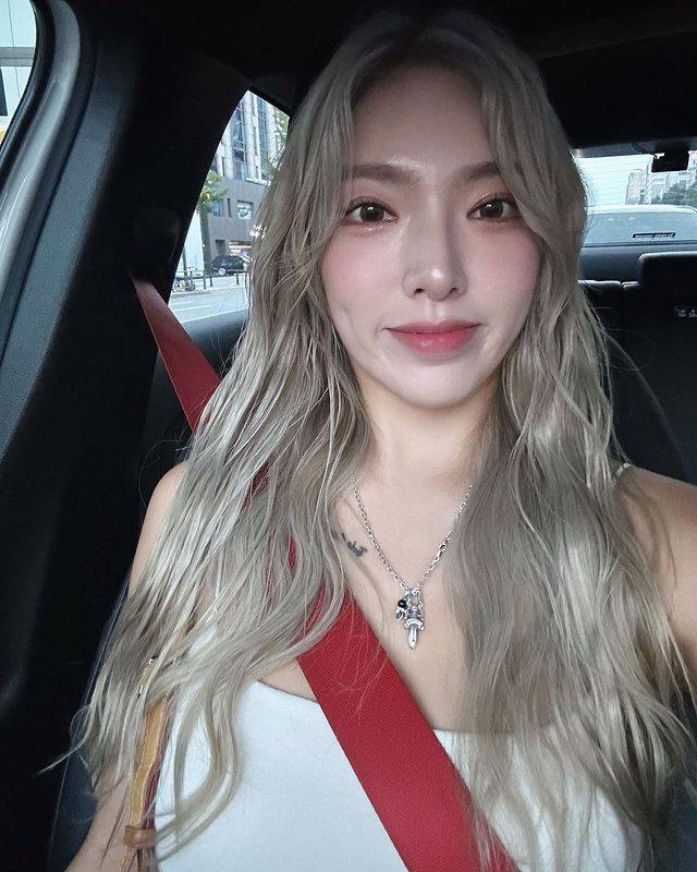 Với tỷ lệ cơ thể hoàn hảo cùng nhan sắc rạng rỡ, cô được mệnh danh là “nữ giáo viên pilates đẹp nhất xứ kim chi”.