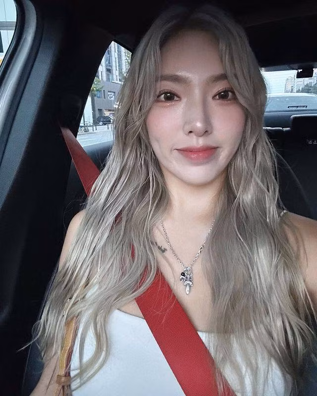 Với tỷ lệ cơ thể hoàn hảo cùng nhan sắc rạng rỡ, cô được mệnh danh là “nữ giáo viên pilates đẹp nhất xứ kim chi”.