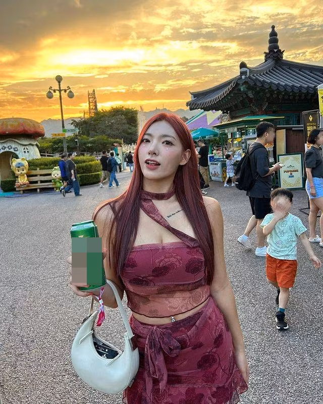 Hot girl xứ kim chi còn là gương mặt quảng cáo của nhiều thương hiệu thời trang nổi tiếng.