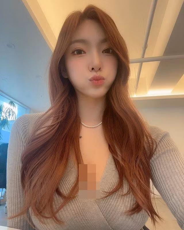 Cô nàng khiến nhiều người ngưỡng mộ vì có vòng eo săn chắc, lộ rõ cơ bụng số 11.