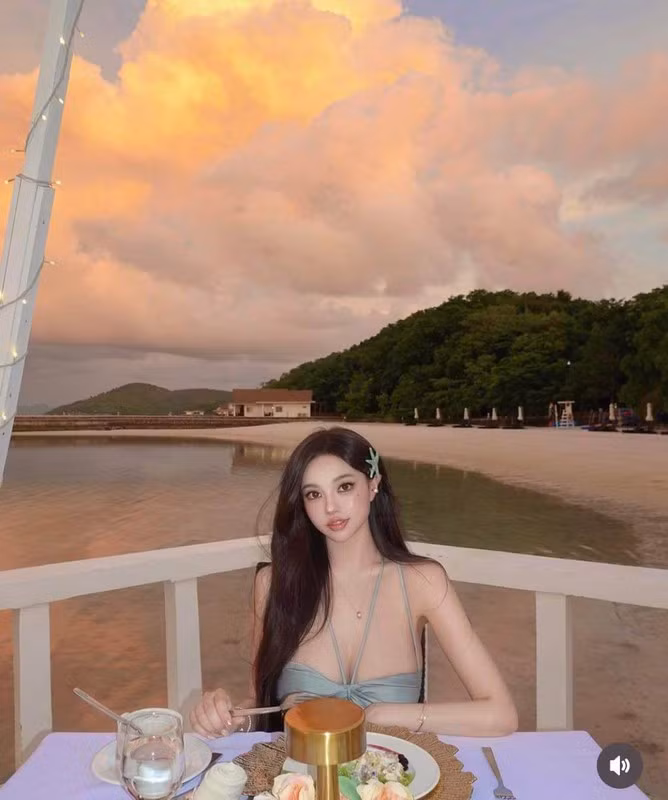 Nhiều người nhận xét cô sở hữu gương mặt hao hao nữ thần đại lục Angela Baby.