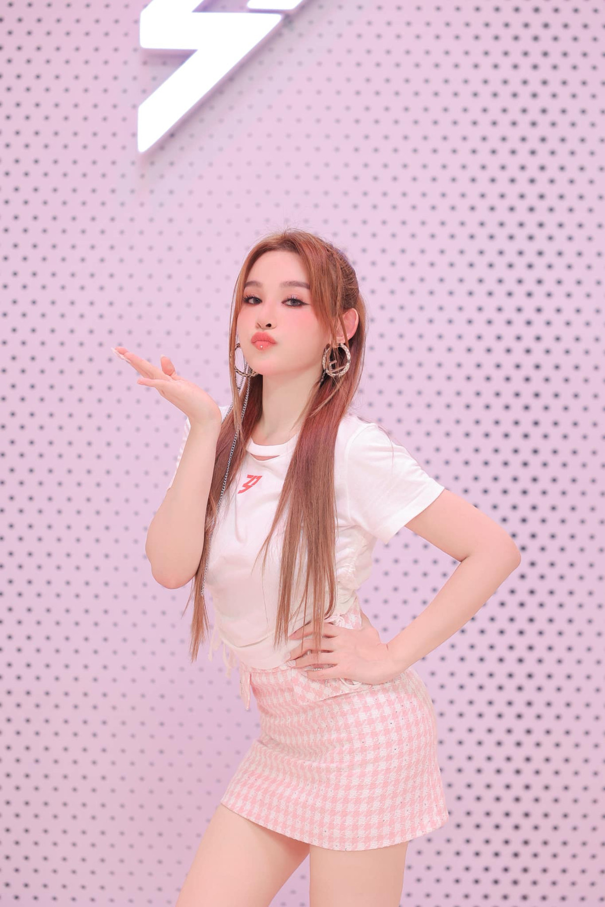 Trong số 30 "chị đẹp" tái xuất màn ảnh "Chị Đẹp Đạp Gió Rẽ Sóng" lần này, có lẽ Huyền Baby chính là mỹ nhân "thâu tóm" truyền thông diện rộng nhất.