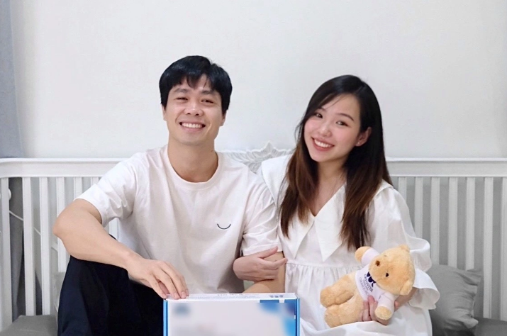 Cặp đôi đón con trai đầu lòng hồi tháng 8/2021 nhưng không công khai hình ảnh của bé. Ảnh: Tổng hợp