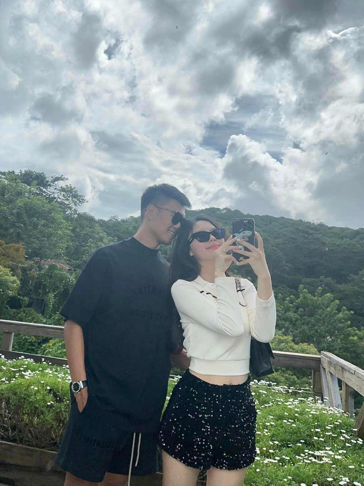 Sau khi trở thành mẹ một con, nàng WAG được khen vẫn xinh đẹp, trẻ trung như thời còn độc thân.