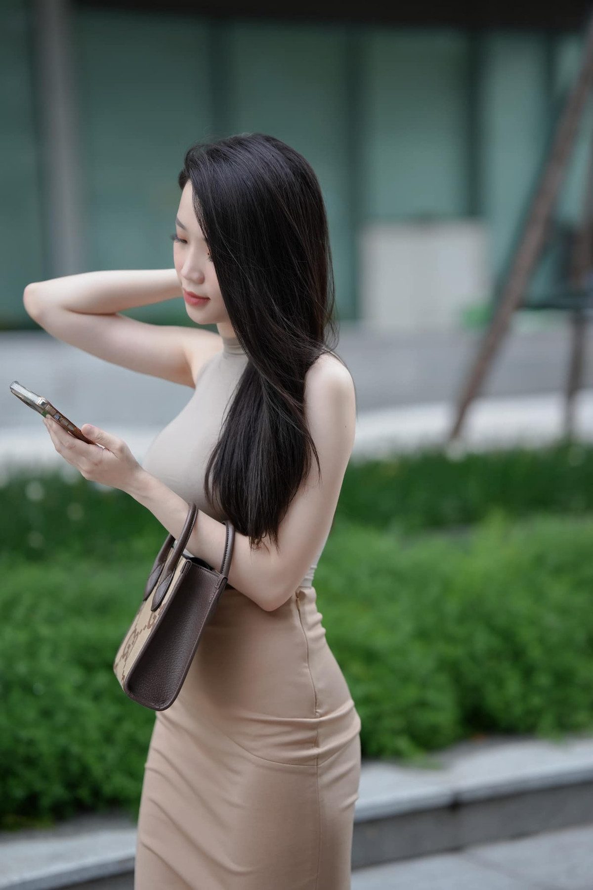 Trên sóng truyền hình, Hải Yến ghi điểm với khán giả với gương mặt xinh đẹp, phong cách dẫn chuyên nghiệp, duyên dáng.