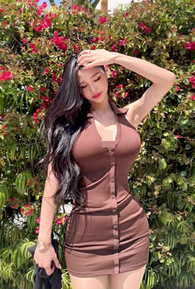 Đa số mọi người đều cảm thấy vẻ đẹp của cô quá siêu thực, quá hoàn hảo.