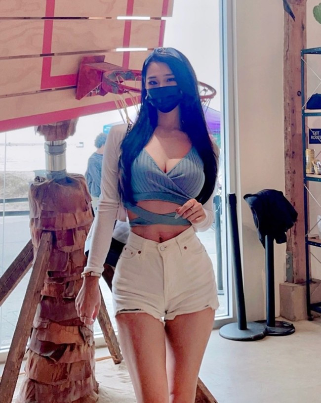 Jeong Eun, nickname Jasmine là người mẫu, hot girl xinh đẹp thu hút rất nhiều fan là nam giới tại Hàn Quốc.