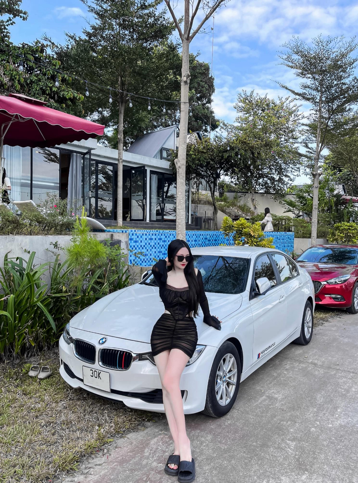 Vóc dáng thon gọn, đôi chân dài nuột nà là thành quả mà Dạ Thảo chăm chỉ tập luyện trong phòng gym.