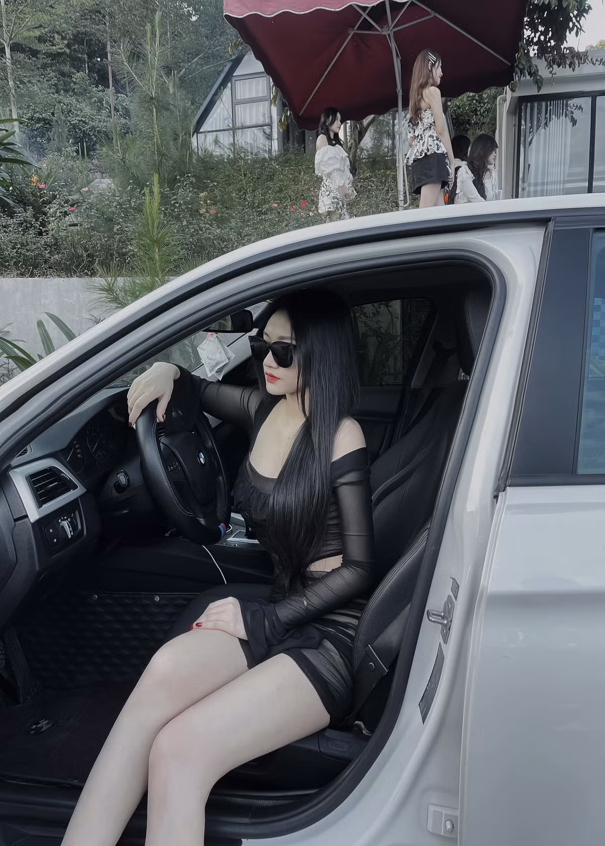 Với lợi thế thân hình đẹp, Dạ Thảo nhận được nhiều lời mời chụp ảnh mẫu, quảng cáo.