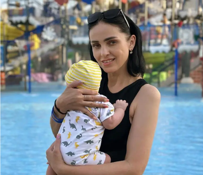 Được biết, kể từ khi Bùi Tiến Dũng và người mẫu Dianka chào đón con trai đầu lòng thì mẹ vợ đã từ Ukraina sang hẳn Việt Nam để phụ giúp chăm cháu.