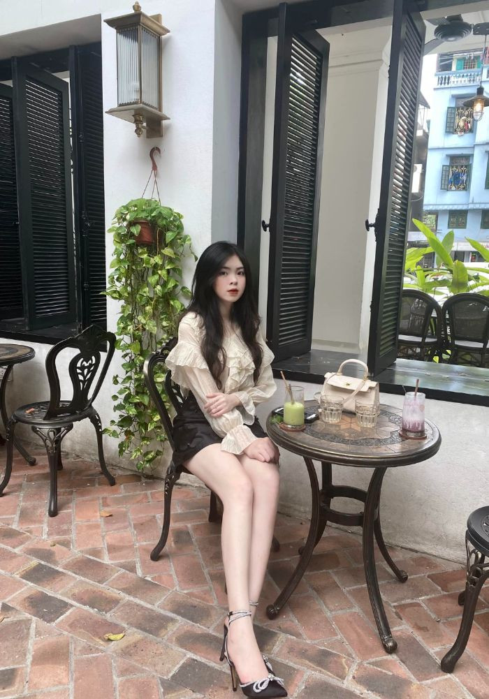 Bên cạnh đó, theo thông tin nữ sinh của Đại học Bách Khoa chia sẻ trên trang cá nhân, cô hiện đã có bạn trai.