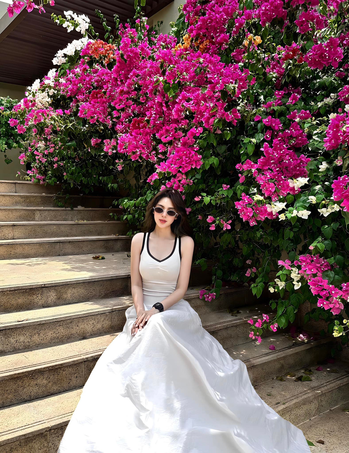 Đoan Nghi sở hữu gương mặt nhỏ nhắn, hài hòa với sống mũi cao, môi nhỏ, làn da trắng mịn.