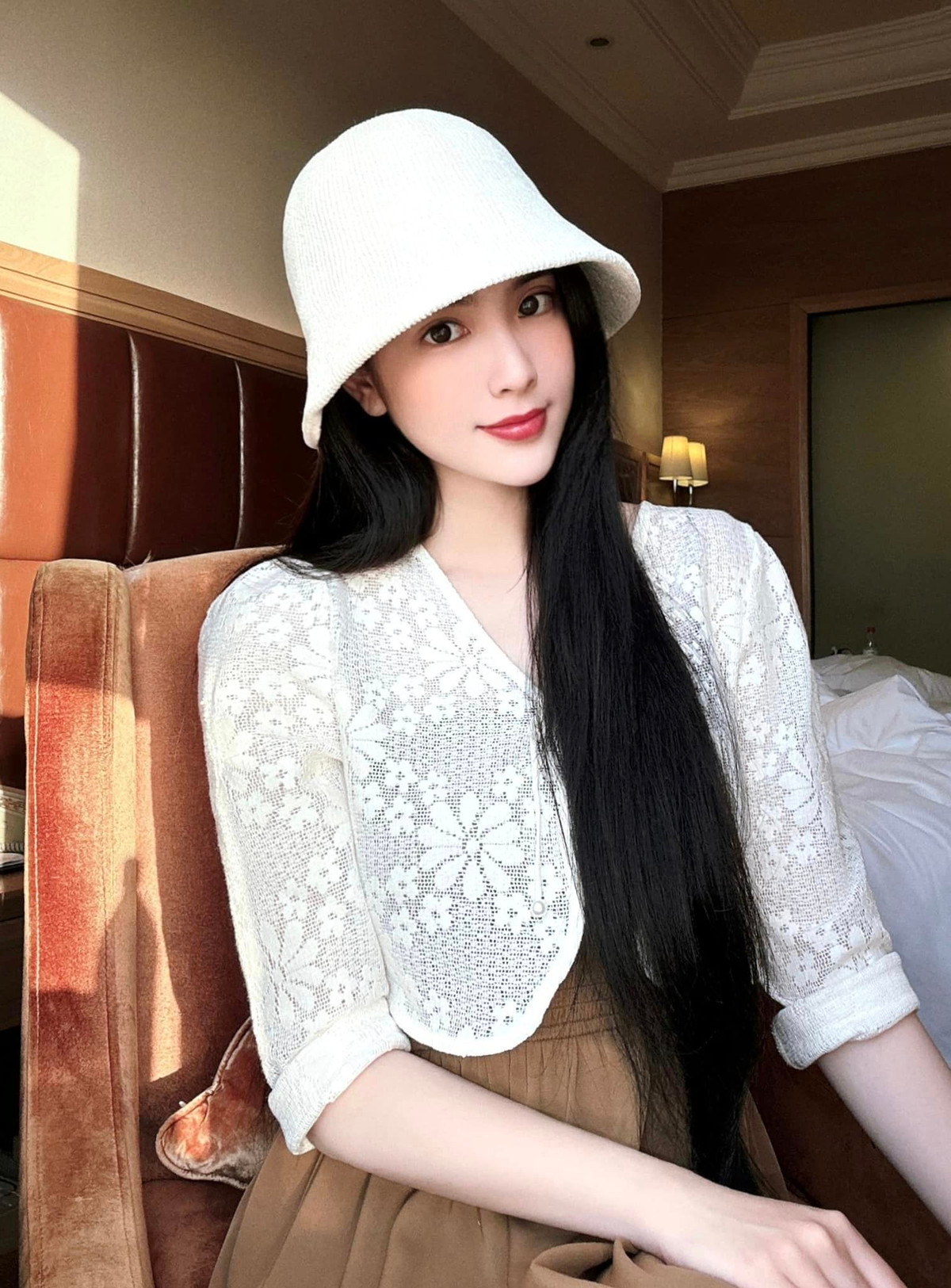 Mới đây, Đinh Triệu Đoan Nghi gây chú ý khi chia chia sẻ hình ảnh đến Trung Quốc đóng phim điện ảnh.