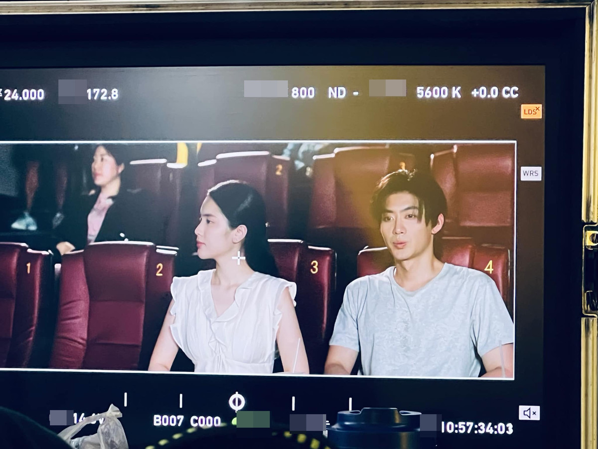 Trên trang Facebook cá nhân, hot girl Đồng Tháp thường xuyên cập nhật hình ảnh hậu trường, gây tò mò.