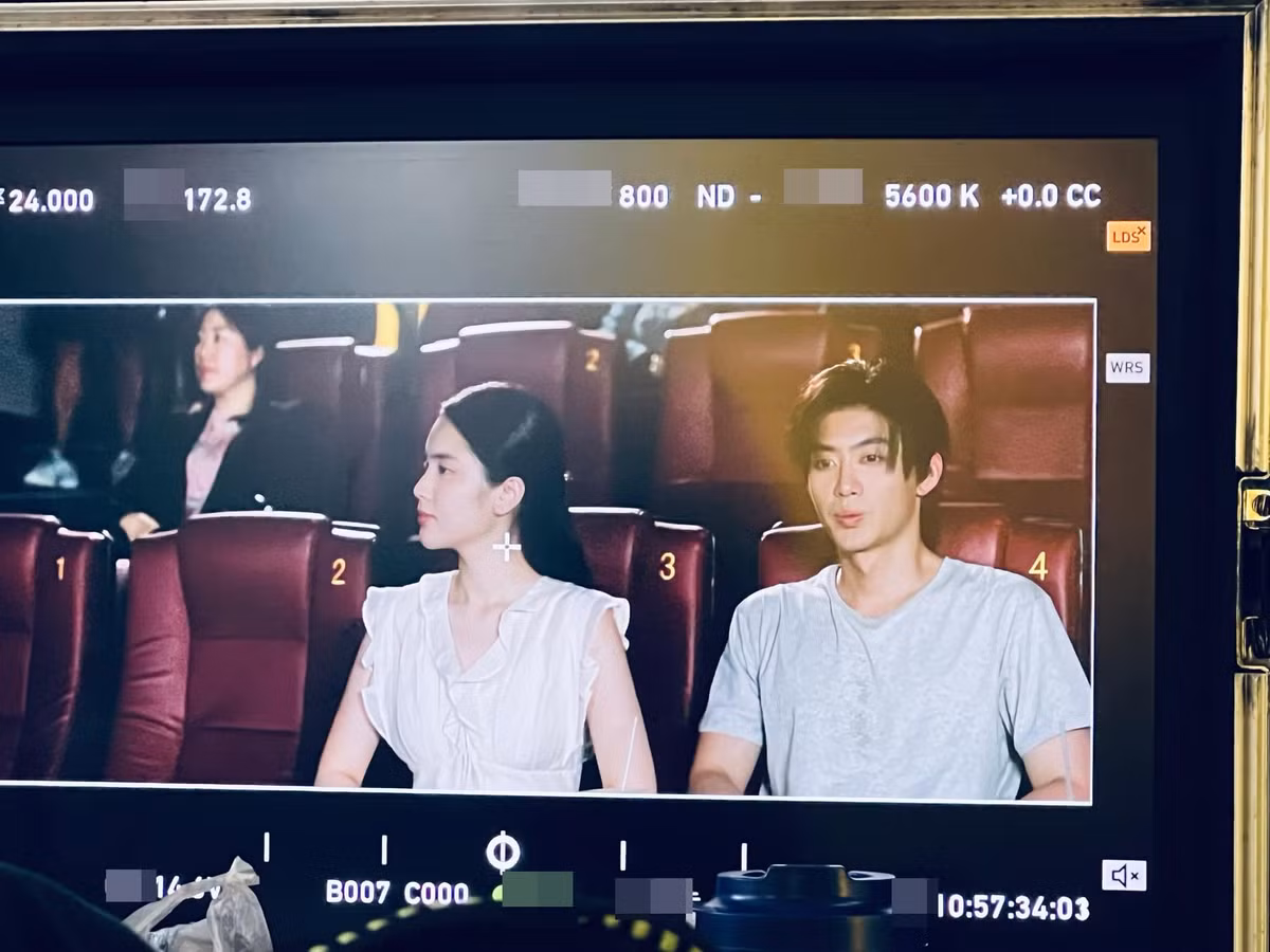 Trên trang Facebook cá nhân, hot girl Đồng Tháp thường xuyên cập nhật hình ảnh hậu trường, gây tò mò.