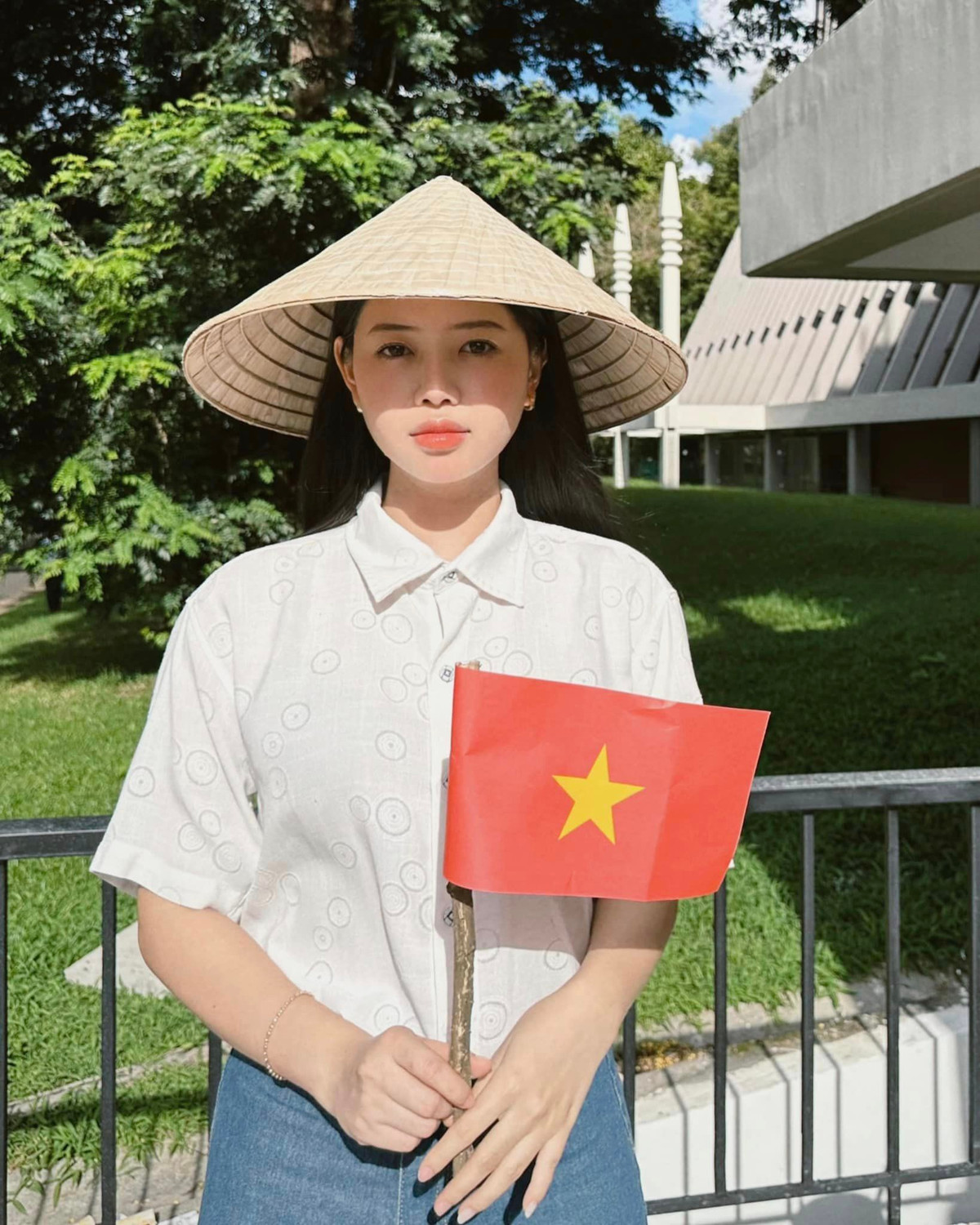 Trà Giang sở hữu gương mặt khả ái và vóc dáng thon gọn.