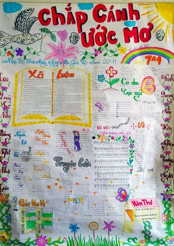 Báo tường thường bao gồm các bài thơ, bài hát, mẩu chuyện nhỏ được học sinh nâng niu chép tay và trang trí.