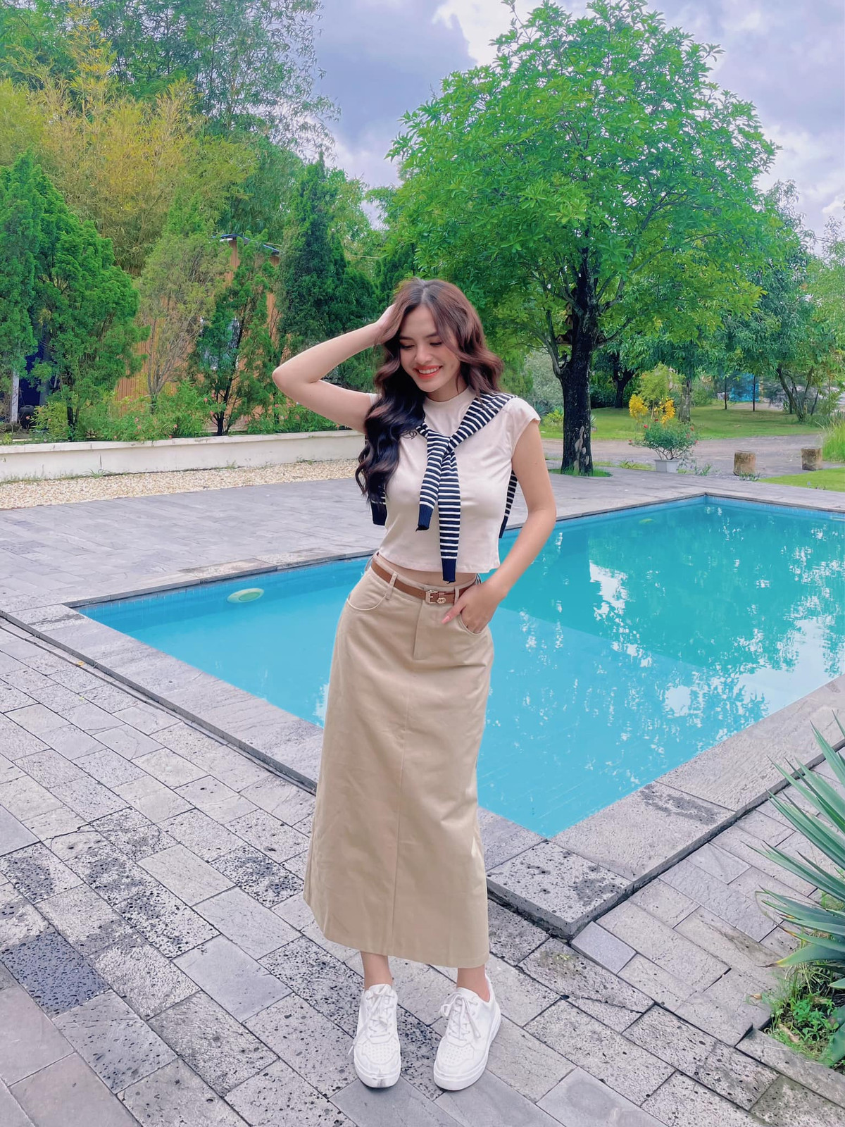 Mới đây nhất, cô góp mặt trong MV ca nhạc của ca sĩ Hồ Quang Hiếu. Ảnh: FBNV