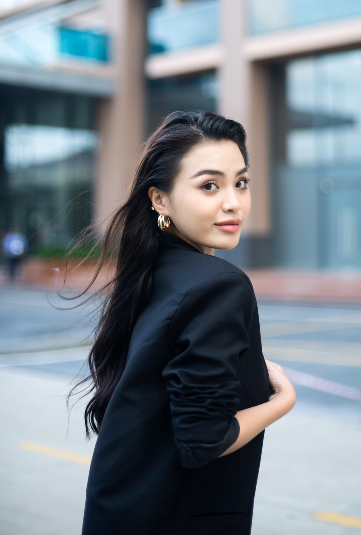 Song song với việc học, cô nàng còn làm mẫu ảnh tự do, mẫu quảng cáo.