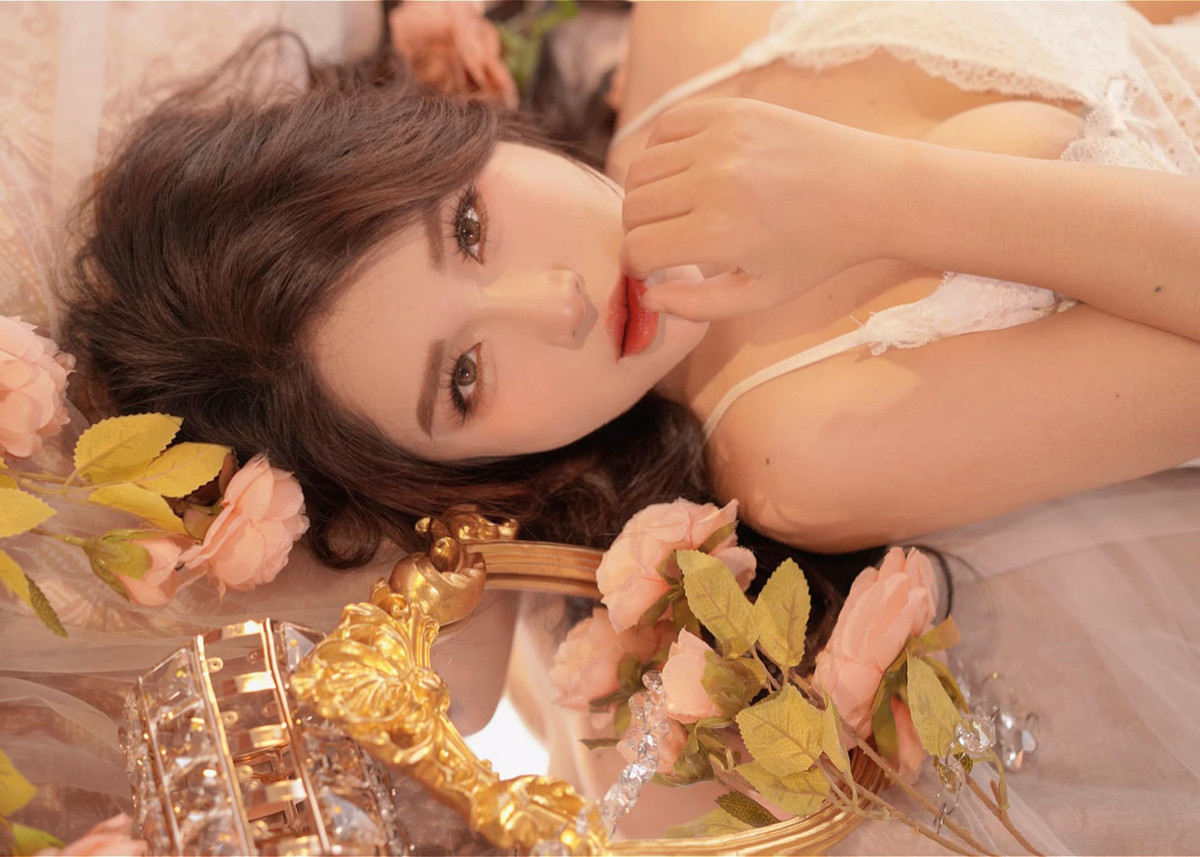 Khác với thời điểm hai năm trước, Thanh Nga giờ đây không còn thường xuyên phát sóng trực tiếp trên mạng xã hội. Thay vào đó, nữ giáo viên tập trung vào công việc giảng dạy trên lớp.