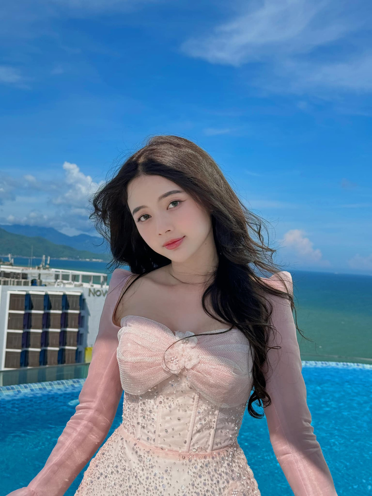 Dù đã bước sang tuổi 29 nhưng hot girl Lê Lý Lan Hương vẫn giữ được diện mạo như thể học sinh cấp 2.
