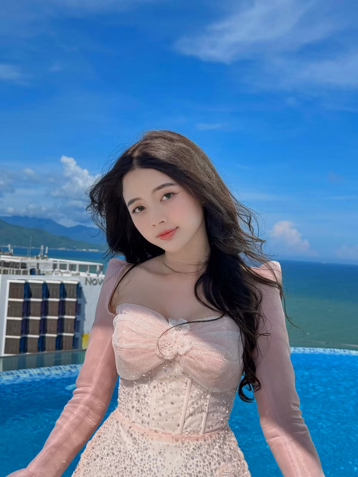 Dù đã bước sang tuổi 29 nhưng hot girl Lê Lý Lan Hương vẫn giữ được diện mạo như thể học sinh cấp 2.