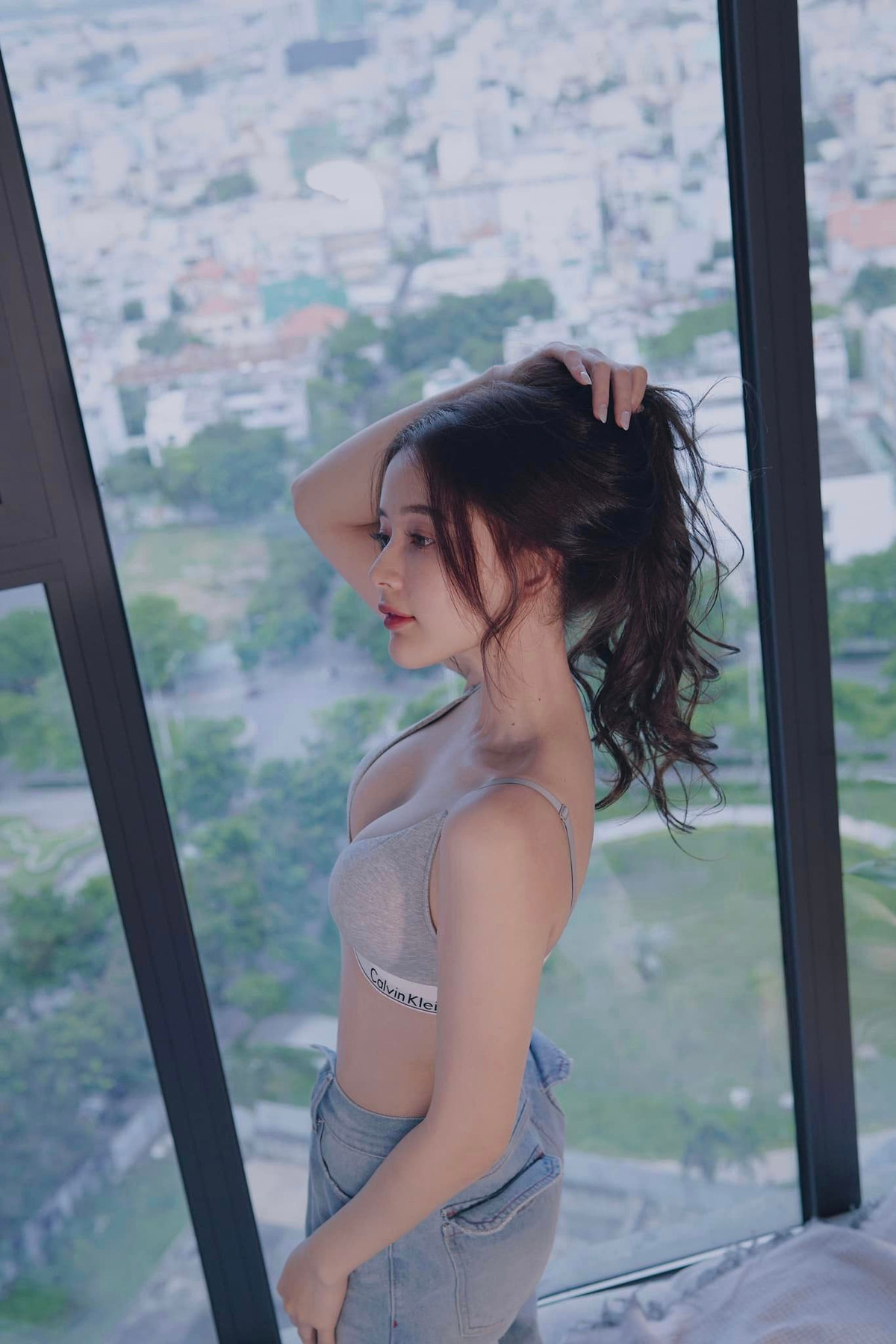 Trước đây, Lan Hương theo đuổi phong cách ngây thơ, trong sáng. Cô của hiện tại thu hút người nhìn bởi sự trưởng thành và quyến rũ.