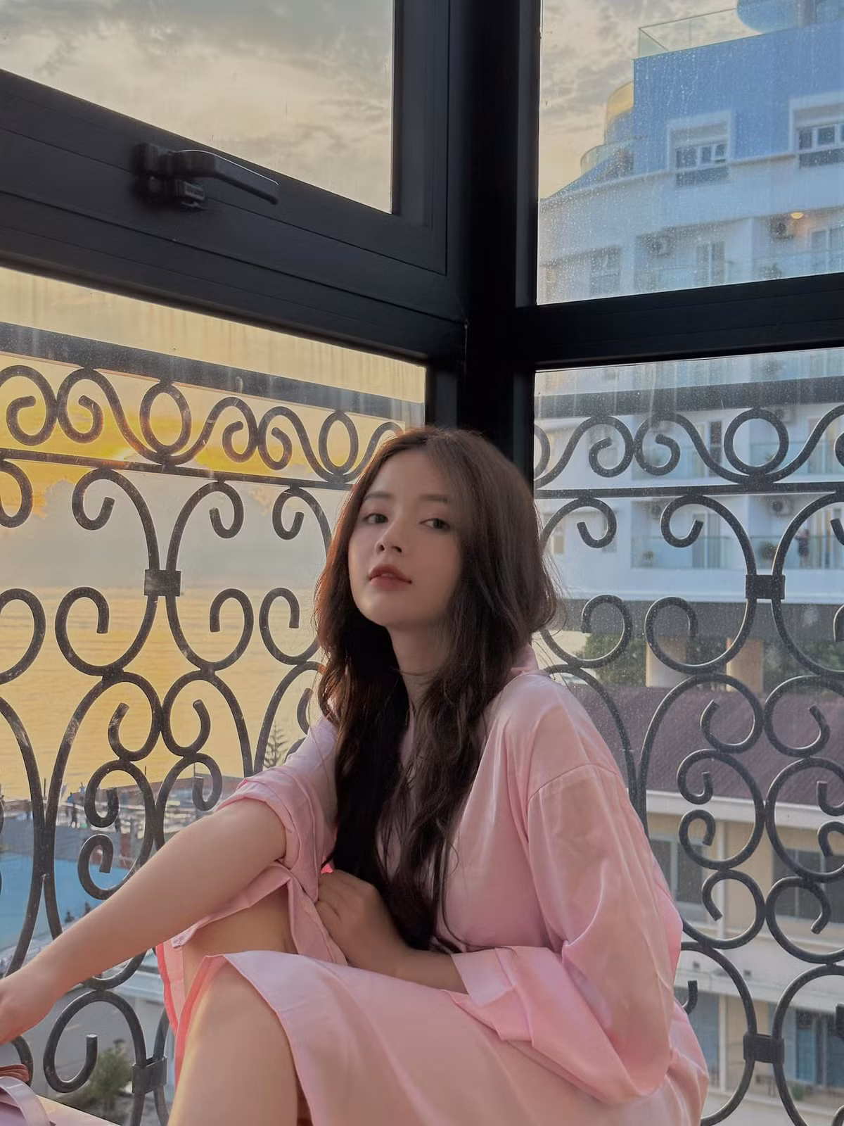 Cô nàng ngày càng xinh đẹp và sắc sảo hơn.