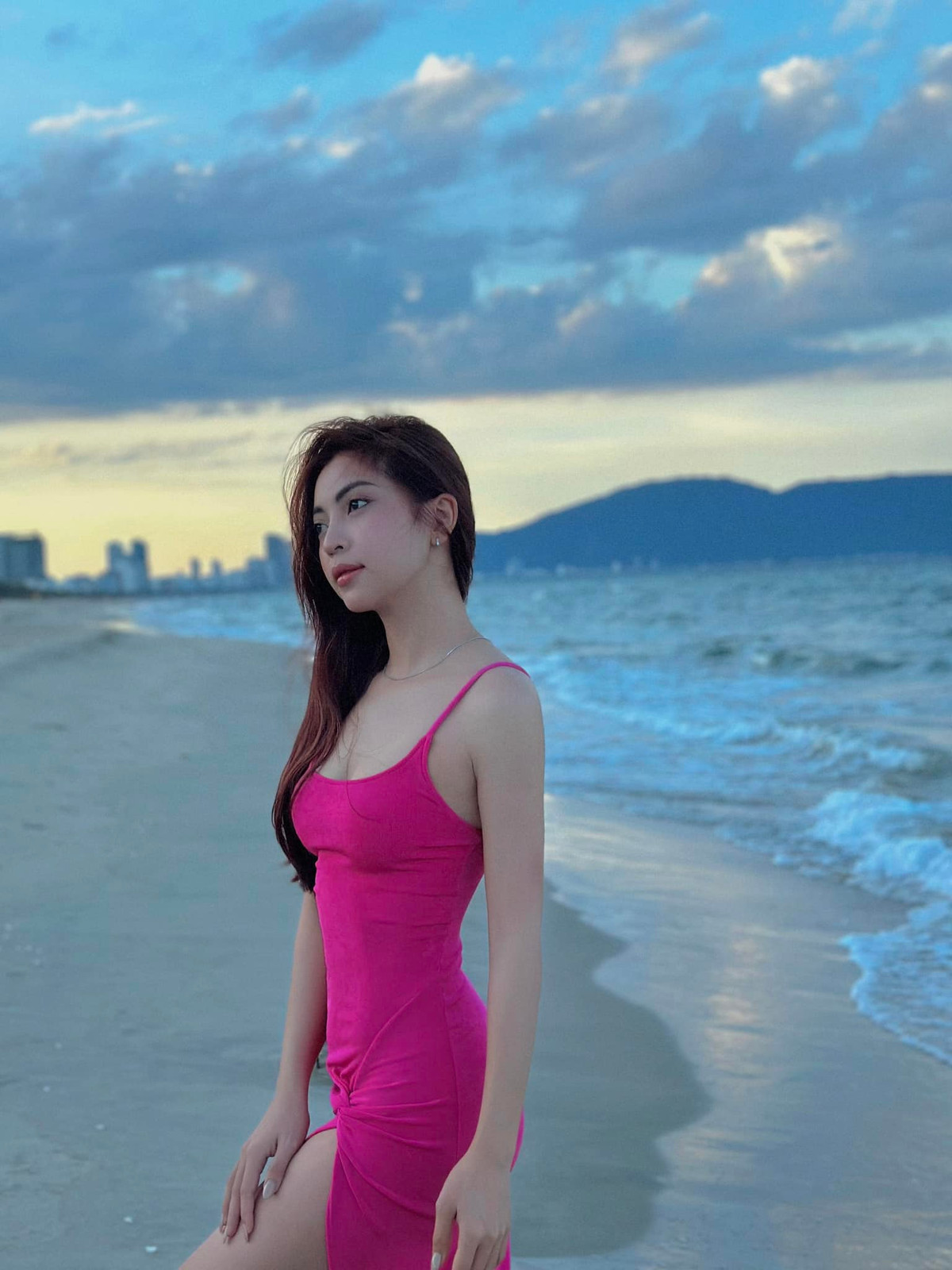 Cô thường xuyên xuất hiện trên mạng xã hội với những hình ảnh xinh đẹp cuốn hút.