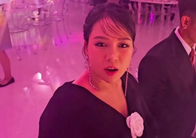 Khoảnh khắc Sam đang say mê ăn uống, bị đàn anh chụp "dìm" nhanh chóng viral khiến chính chủ phải lên tiếng.