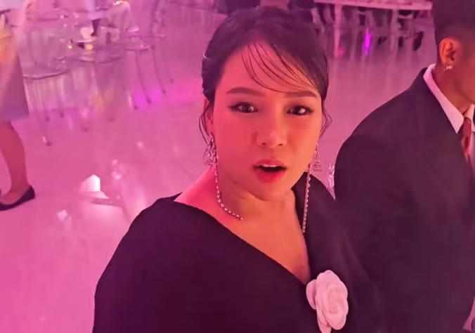 Khoảnh khắc Sam đang say mê ăn uống, bị đàn anh chụp "dìm" nhanh chóng viral khiến chính chủ phải lên tiếng.