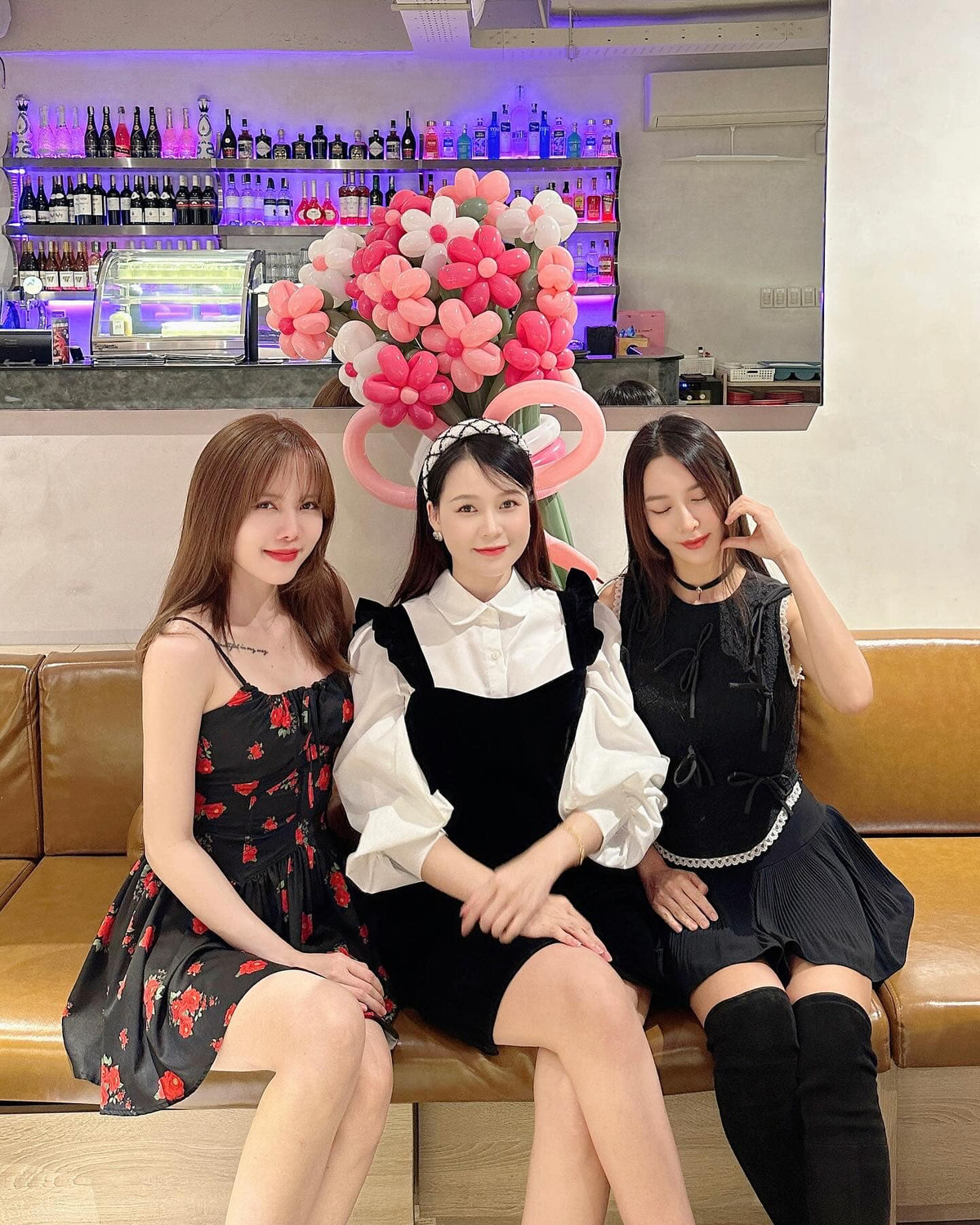 Trước đó, mẹ bầu từng tiết lộ mang thai khó khăn, bị nổi mụn ảnh hưởng đến nhan sắc nhưng nay đã có sự cải thiện thấy rõ.