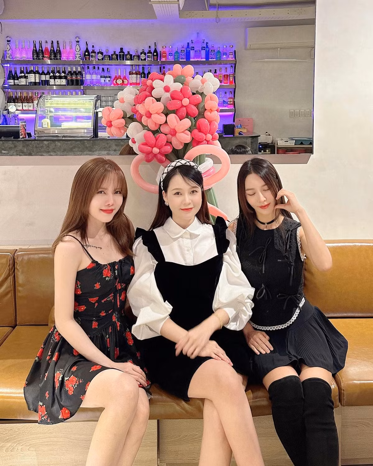 Trước đó, mẹ bầu từng tiết lộ mang thai khó khăn, bị nổi mụn ảnh hưởng đến nhan sắc nhưng nay đã có sự cải thiện thấy rõ.